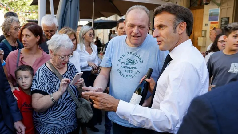 O presidente francês Macron disse no passado que bebe vinho duas vezes por dia