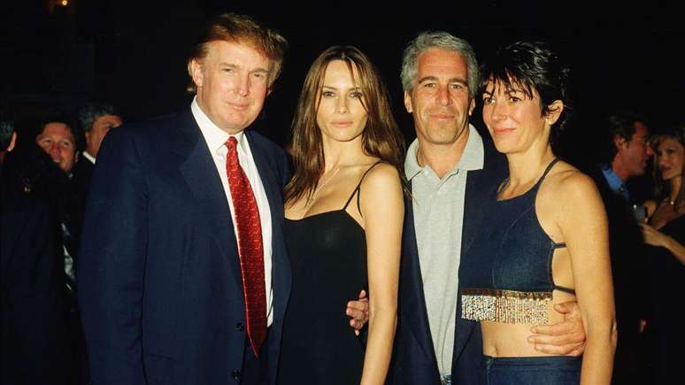 Donald Trump com a sua esposa Melania, Jeffrey Epstein e a ex-noiva, Ghislaine Maxwell