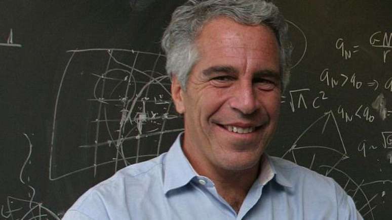 Epstein começou sua carreira como professor de matemática e física na elite Dalton School, em Nova York