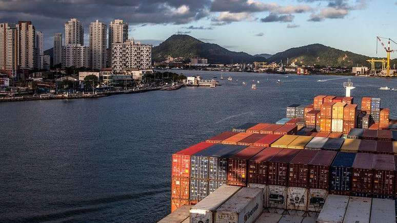 Entrada de navio em Santos