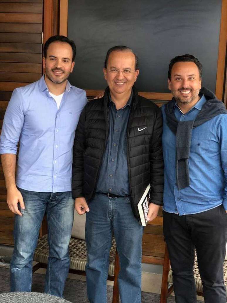 The governor of Santa Catarina, Jorginho Mello (PL, centre), with his sons Filipe (right) and Bruno (left). The governor of Santa Catarina, Jorginho Mello (PL, centre), with his sons Filipe (right) and Bruno (left).