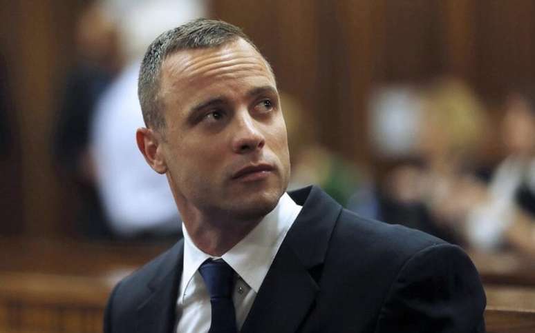 Oscar Pistorius continuará fazendo terapia para controle de raiva e participará de sessões sobre violência de gênero