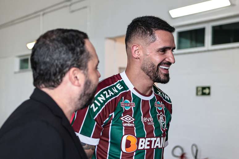 Renato Augusto diz que tem 'muito a aprender' no Fluminense e elogia Diniz