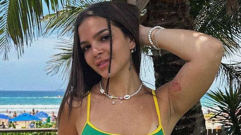 Mel Maia chooses a very low-cut bikini and steals the show on the beach Mel Maia chooses a very low-cut bikini and steals the show on the beach