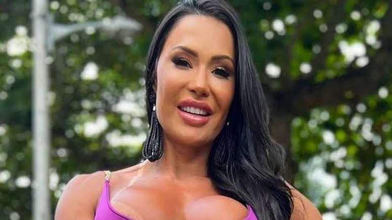 Gracyanne Barbosa causes a sensation on the web when she poses in a thong during a luxury cruise