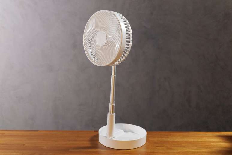 The retractable fan can reach 100cm (Image: Ivo Meneghel Jr/Canaltech) The retractable fan can reach 100cm (Image: Ivo Meneghel Jr/Canaltech)