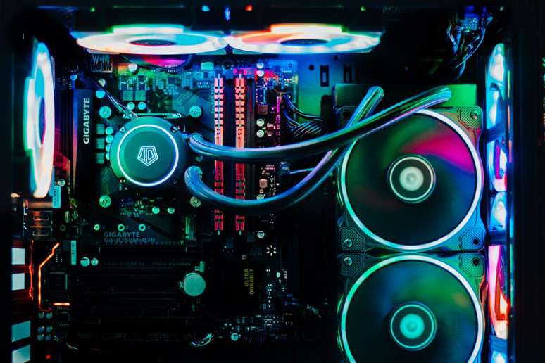 Water coolers also get an advantage in the variety of ways they can be installed inside cases (Image: Tai Bui/Unplash)