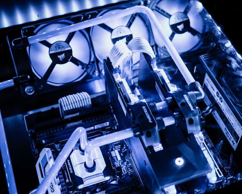 Custom water coolers are expensive and complex to assemble, but provide excellent results (Image: Casper Johansson/Unplash)