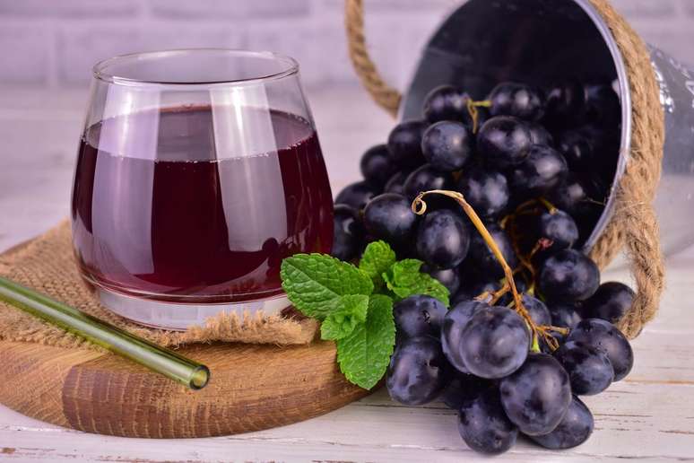 O resveratrol é um fitonutriente encontrado em uvas, suco de uva roxa e vinho tinto