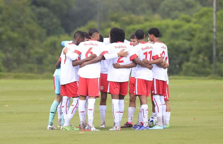 Red Bull Bragantino visa confronto diante do Atl&eacute;tico Guaratinguet&aacute; na estreia da Copinha 2024. 