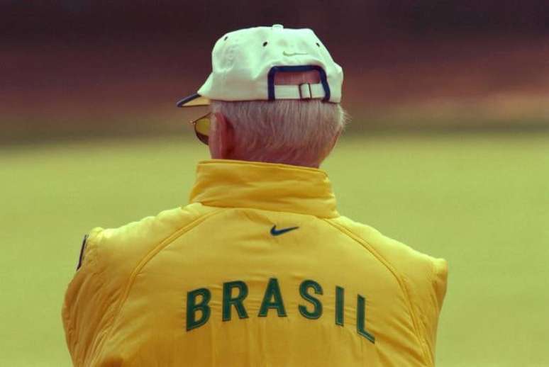 França, Saint-Denis. 25/05/1998. Zagallo durante treino da Seleção Brasileira na véspera do início da Copa do Mundo 1998, na França.