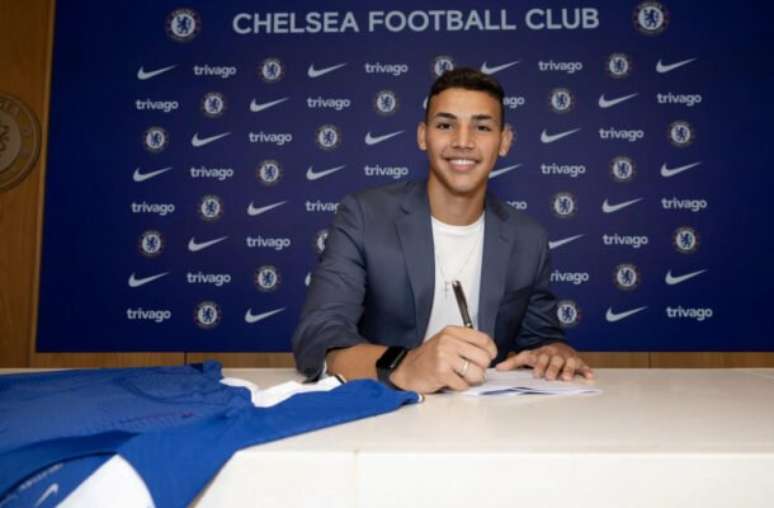 7&ordm; Lugar: Deivid Washington - Em agosto de 2023, o Santos vendeu o jovem atacante ao Chelsea por 15 milh&otilde;es de euros - algumas metas estipuladas podem fazer o valor chegar a at&eacute; 20 milh&otilde;es no futuro. - Divulga&ccedil;&atilde;o Chelsea