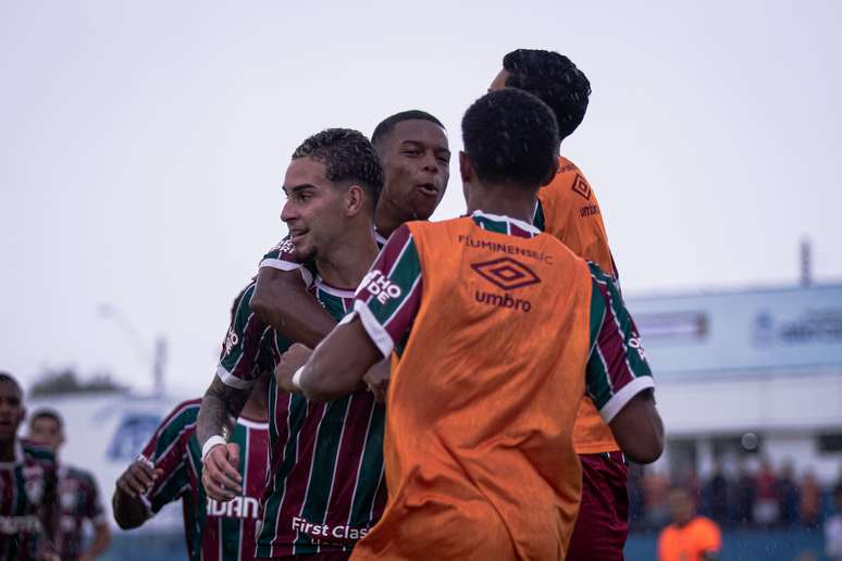 Agner comemora gol em vitória sobre o São Raimundo-RR 