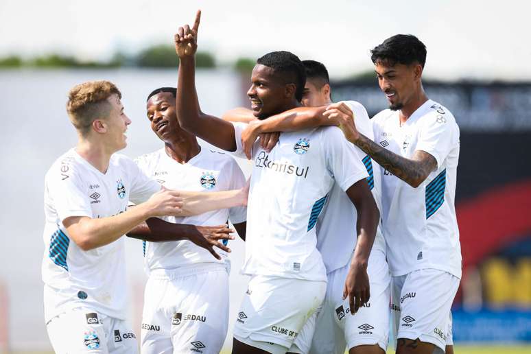 Jardiel marcou tres gols na goleada do Grêmio - 