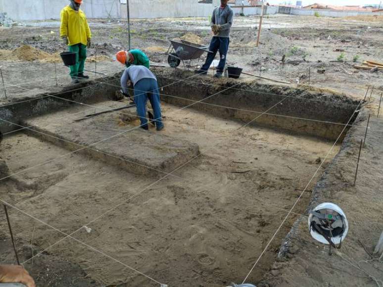 Na Chácara Rosane, onde acontece o trabalho arqueológico, a MRV constrói um conjunto de prédios no programa Minha Casa Minha Vida.