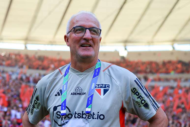 Dorival Júnior sob o comando do São Paulo contra o Flamengo (Photo by Buda Mendes/Getty Images)