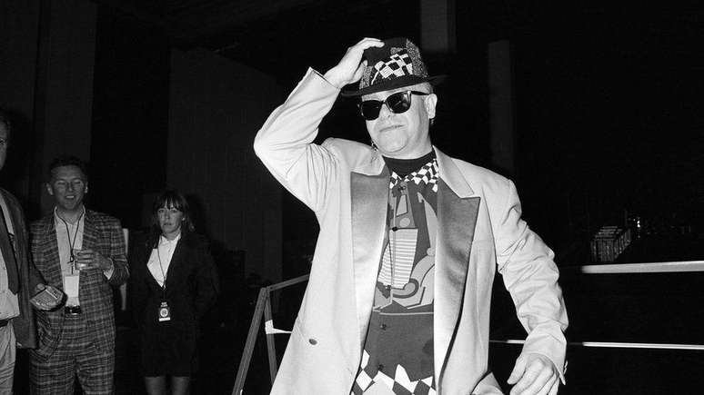 Elton John fotografado no National Exhibition Centre em Birmingham, em 1989