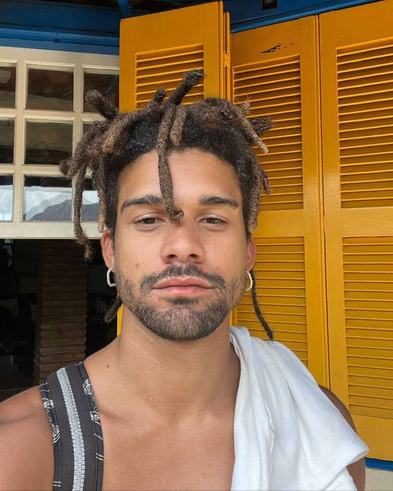 Lucas Leto foi visto com Bella Campos em show de Anitta