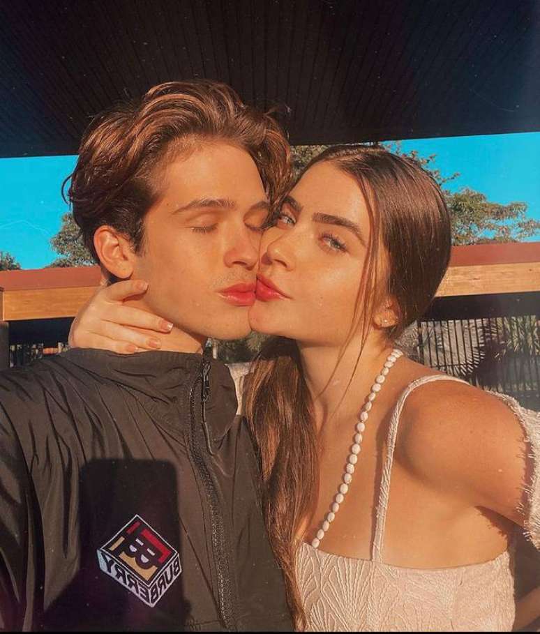 Os influenciadores digitais Jo&atilde;o Guilherme e Jade Picon terminaram o namoro em 2019 e publicaram declara&ccedil;&otilde;es na &eacute;poca. &ldquo;Amei dividir esses &uacute;ltimos tr&ecirc;s anos da minha vida com voc&ecirc;, pode saber que mudei e aprendi muito. Sou grato e feliz por te ter perto de mim, te admiro e te amo&rdquo;, escreveu o filho do cantor Leonardo. &ldquo;Voc&ecirc; entrou na minha vida para me ensinar a amar e eu n&atilde;o poderia ser mais grata por isso. Obrigada por todos os momentos&rdquo;, compartilhou Jade.