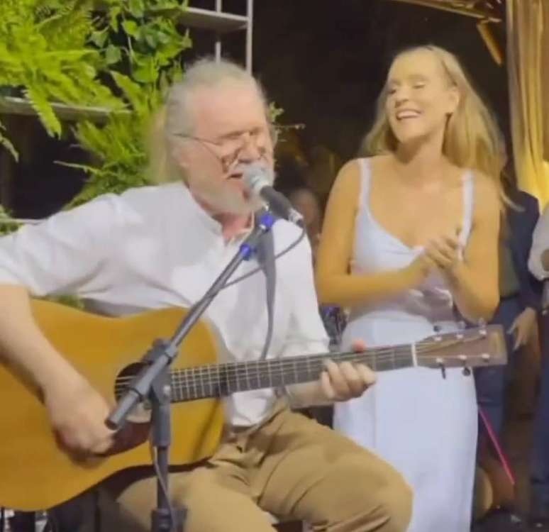 Humberto Gessinger canta no casamento da filha, Clara / Reprodução Instagram/oficialcearensesdefe