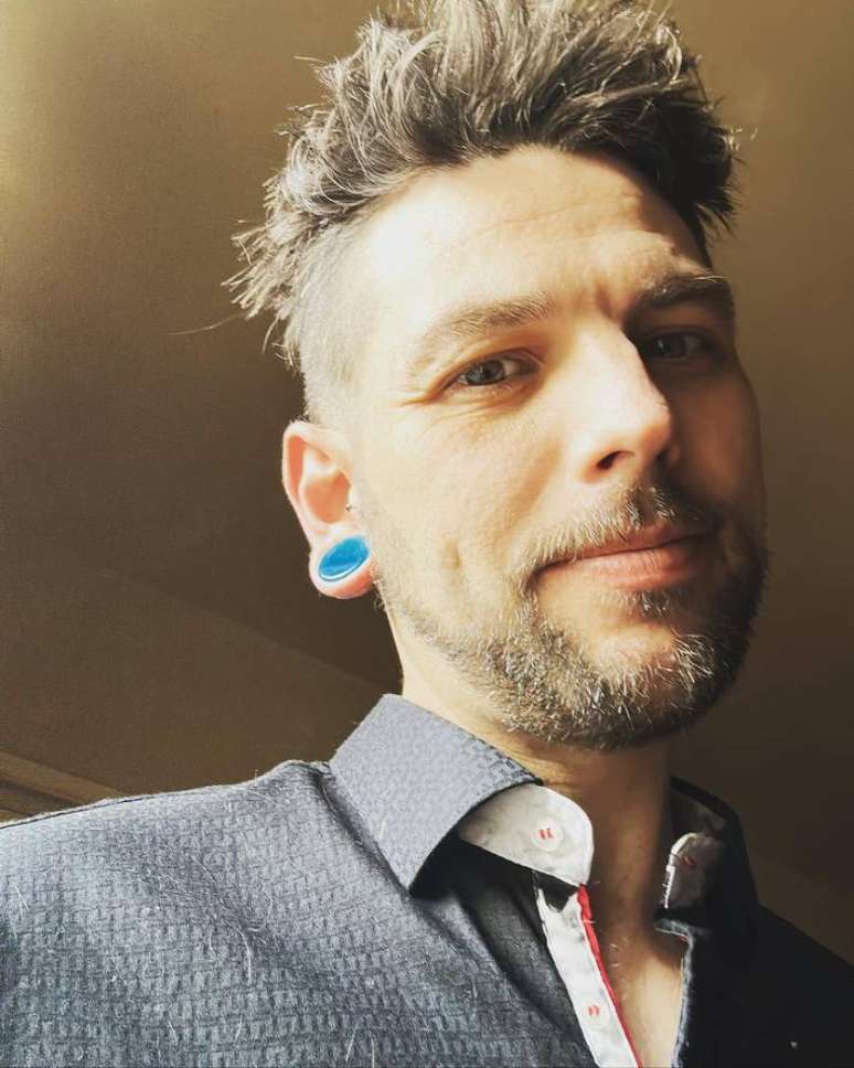 Navarone Garcia, filho de Priscilla Presley, desabafa sobre uso de drogas