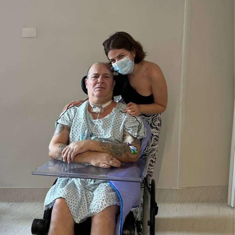 Mingau, from Ultraje a Rigor, is discharged from hospital after being shot