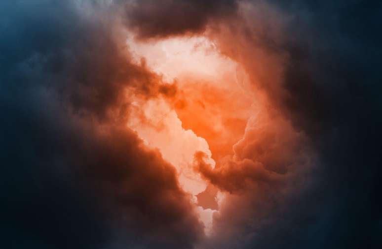 'Na observa&ccedil;&atilde;o do Universo, come&ccedil;aram a ser percebidos fen&ocirc;menos compreens&iacute;veis &mdash; tempestades, terremotos, etc. &mdash; e come&ccedil;aram a vincular isso ao submundo', explica te&oacute;logo Juan David Tob&oacute;n Cano