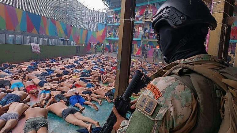 Equador deu in&iacute;cio a opera&ccedil;&otilde;es para retomar controle das pris&otilde;es ap&oacute;s motins