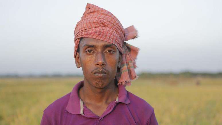 Agricultor Ripon Hossen conta que tem pavor de trabalhar no campo, mas precisa do dinheiro para sobreviver