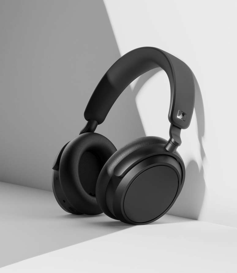 Além de comandos por gestos e toques, o Sennheiser Accentum Plus traz como novidade sensores de detecção das orelhas, suporte ao codec aptX Adaptive e conector P2 (Imagem: Divulgação/Sennheiser)