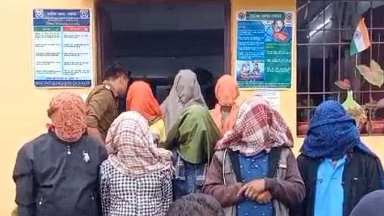 A pol&iacute;cia j&aacute; prendeu oito homens envolvidos com o golpe da gravidez na &Iacute;ndia;18 est&atilde;o foragidos