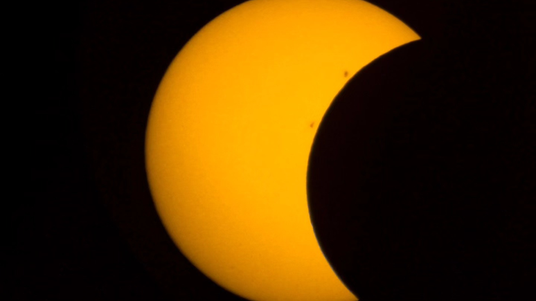 Foto do eclipse solar parcial de 2023 (Imagem: Reprodução/Daniele Cavalcante)