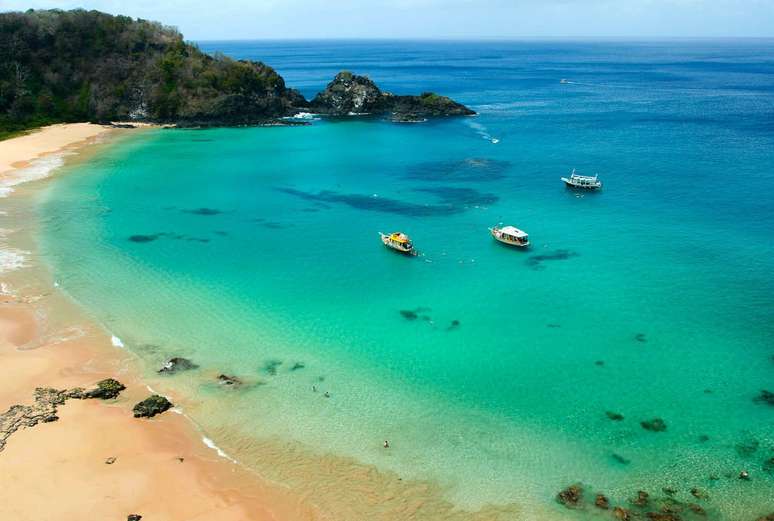 Praia do Sancho, em Fernando de Noronha 