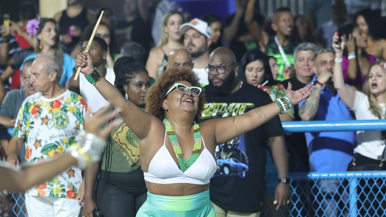Sandra de S&aacute; curte ensaio t&eacute;cnico da escola do cora&ccedil;&atilde;o