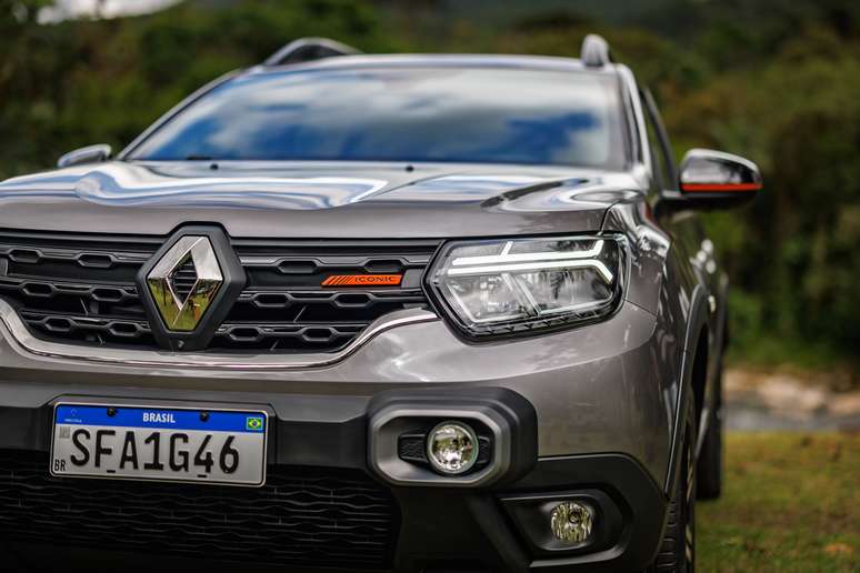 Renault Duster ganhou novos faróis e grade frontal