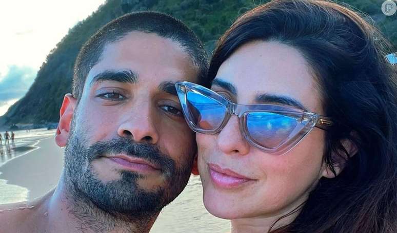 Pregnant, Fernanda Paes Leme appears in a bikini in Noronha and shows off her baby bump during a photoshoot on the beach with her boyfriend.  Photos!