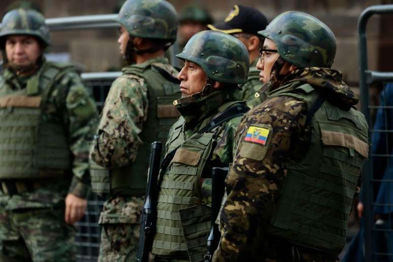 Presidente do Equador, Daniel Noboa, decretou estado de emergência para combater gangues criminosas no Equador; segundo ele, país enfrenta "conflito armado interno"