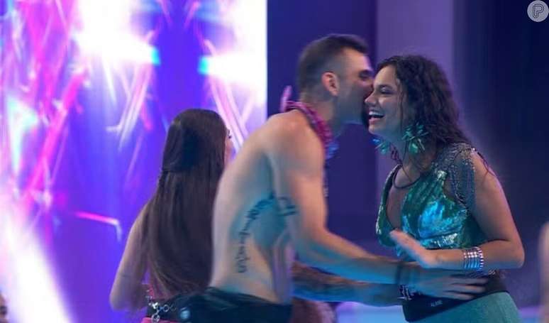 'BBB 24': Nizam e Alane dançam juntos em primeira festa do reality.