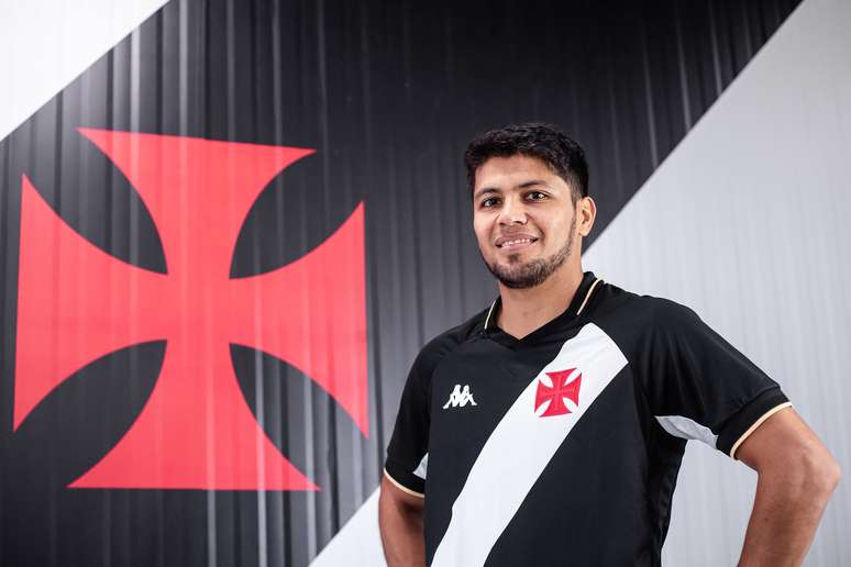 Vasco announces the purchase of defender Robert Rojas