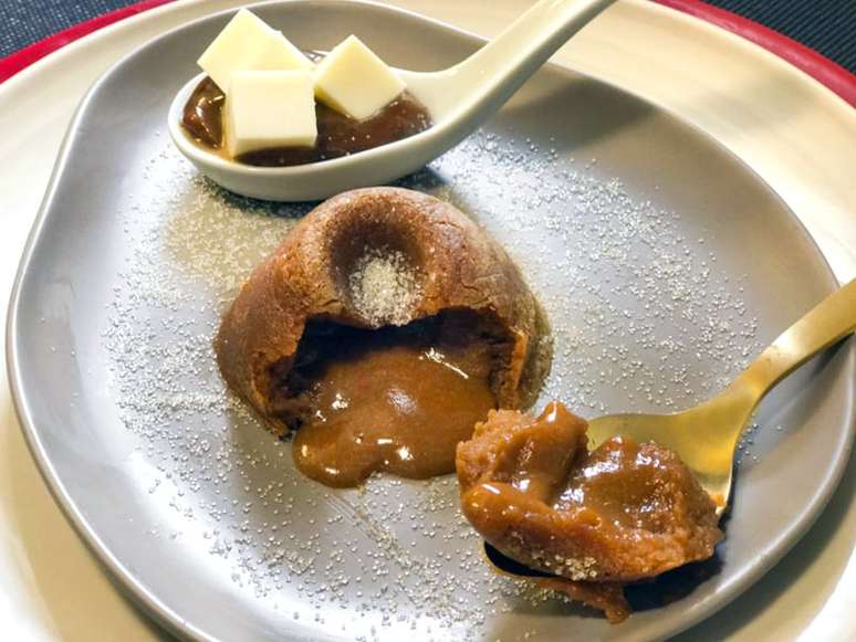 Dulce de leche petit gateau: a small dessert, a big flavor