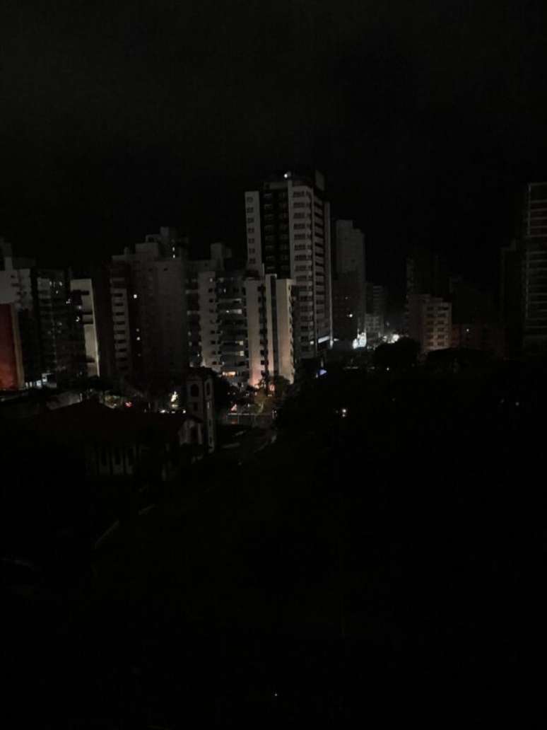 The disarmament of an equatorial energy tower leaves the city of Torres completely in darkness