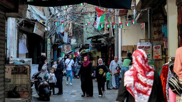 Bandeiras palestinas em um campo de refugiados ao sul de Beirute, no Líbano