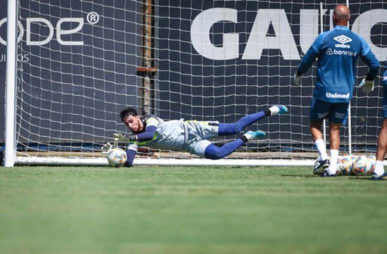 Reforço internacional bombástico! Goleiro argentino de peso, Agustín Marchesín, chega ao Grêmio e inicia pré-temporada com elenco tricolor