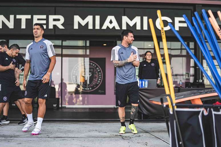 Suárez reecontra Messi no Inter Miami. Na foto, os dois juntos de Sergio Busquets e Jordi Alba.