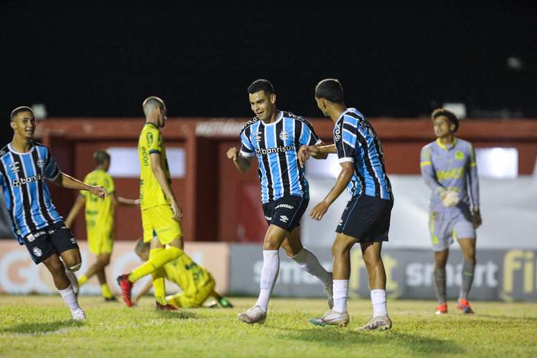 Grêmio e Coimbra duelam em disputa épica por uma vaga nas oitavas da Copa São Paulo de Futebol Júnior: quem levará a glória da vitória?