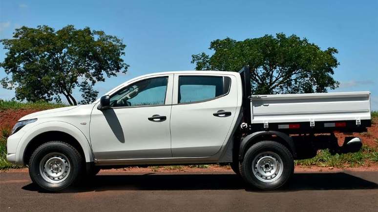 Mitsubishi L200 Triton com caçamba da Facchini