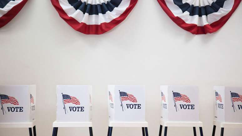 Cidad&atilde;os dos EUA com 18 anos ou mais podem votar