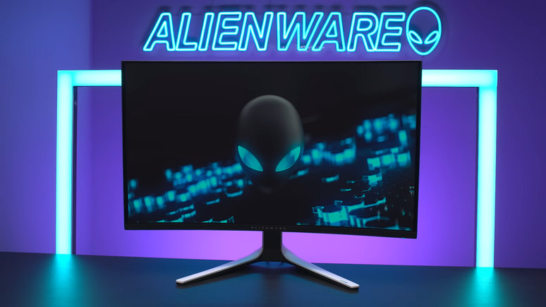 Com design arrojado, o Alienware QW3225QF mantém a base em V característica dos produtos ainda mais premium da marca (Imagem: Reprodução/Dell)