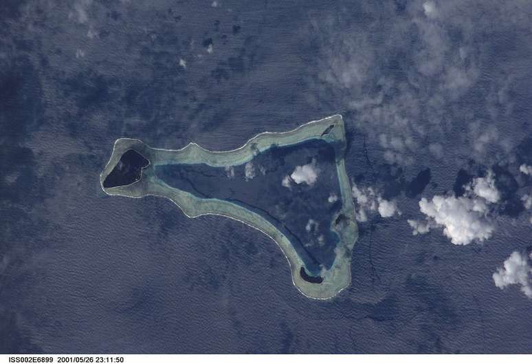 A superestrutura do Platô da Melanésia fica a leste das Ilhas Salomão e é responsável pela formação de arquipélagos como elas (Imagem: Lyndon B. Johnson Space Center/Domínio Público)