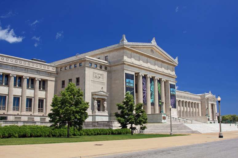 O Field Museum abriga múmias egípcias, dinossauros e um meteorito gigante 